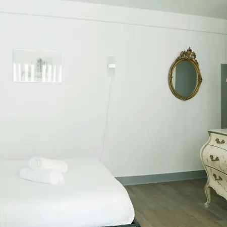 Bnbnook - Cozy Steps From Trocadero & Arc *